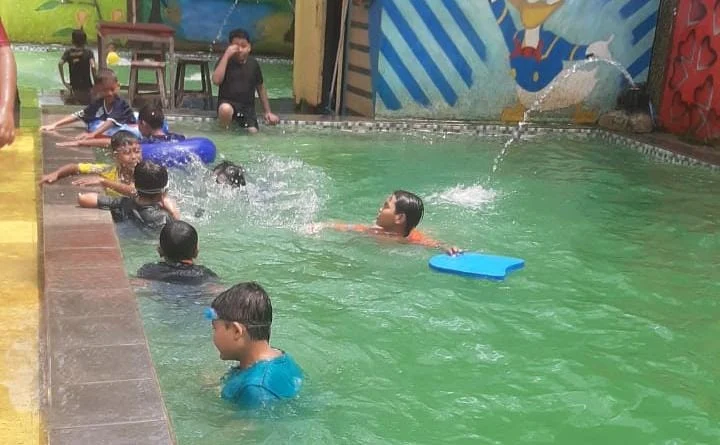 SD Muwri Laksanakan Kegiatan Renang untuk Kembangkan Bakat dan Motorik Siswa
