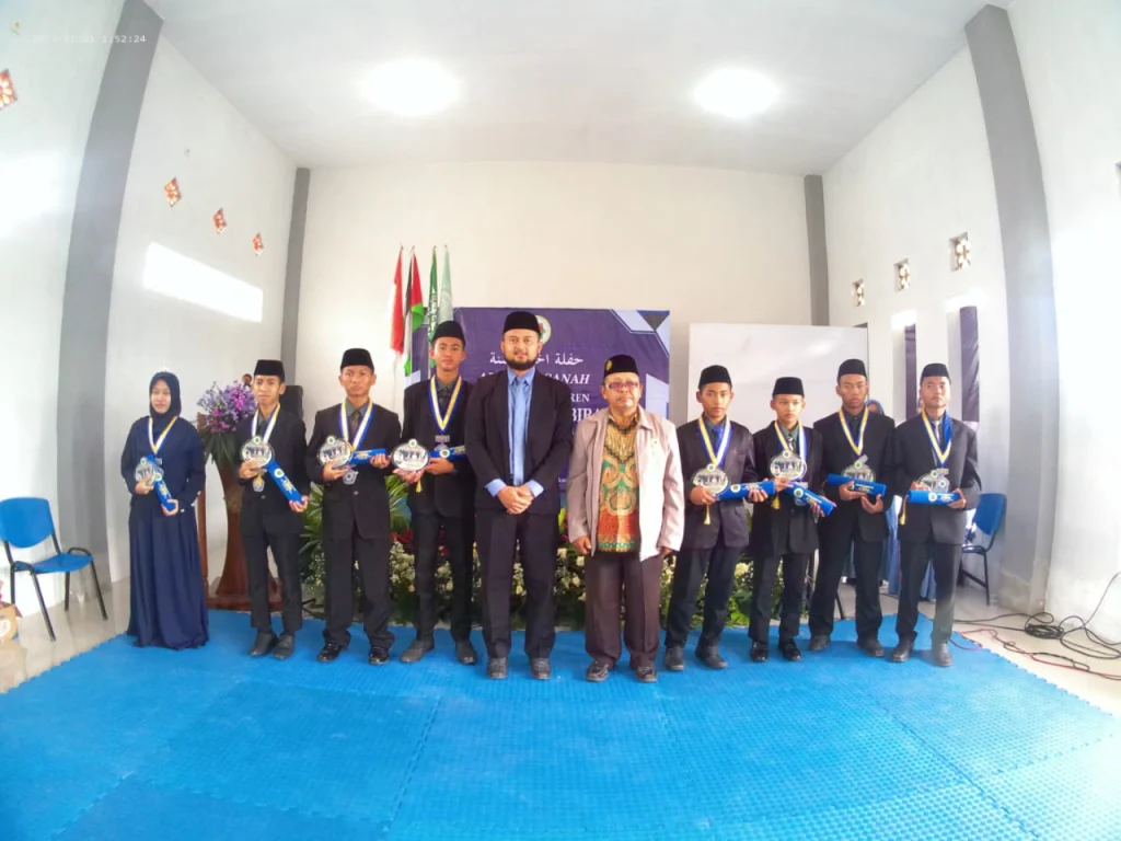 Haflah Akhirus Sanah MBS Al Hikmah: Perpisahan Emosional Santri Perintis