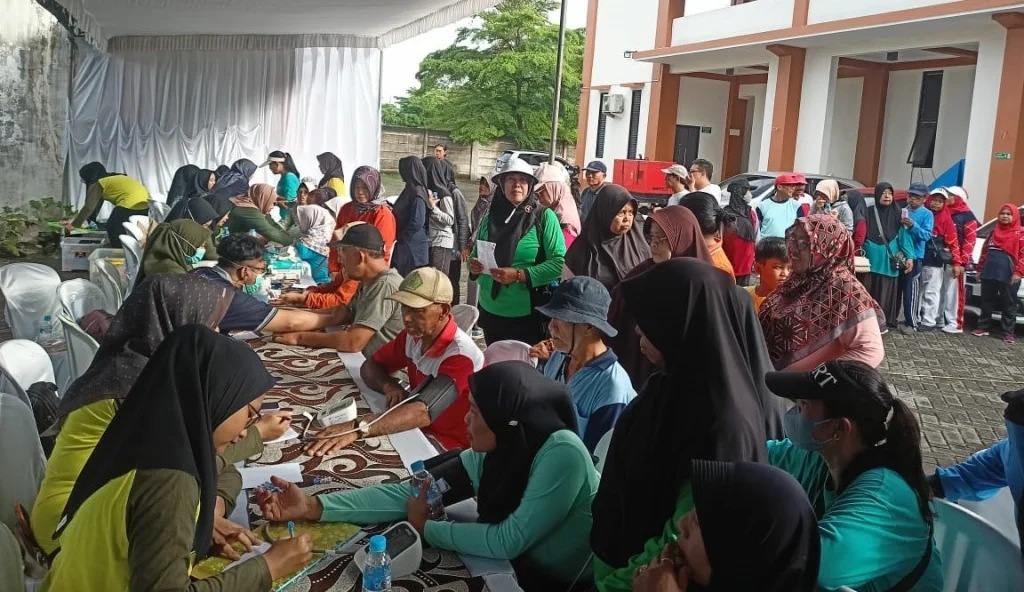 Stand Kesehatan RS Islam Aminah Blitar Diserbu Pengunjung, Ratusan Orang Antre untuk Layanan Spesial