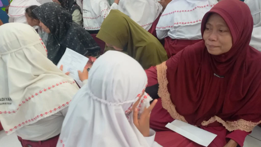 Suasana Haru Selimuti Pengumuman Kelulusan di SD Muhammadiyah 2 Dukun