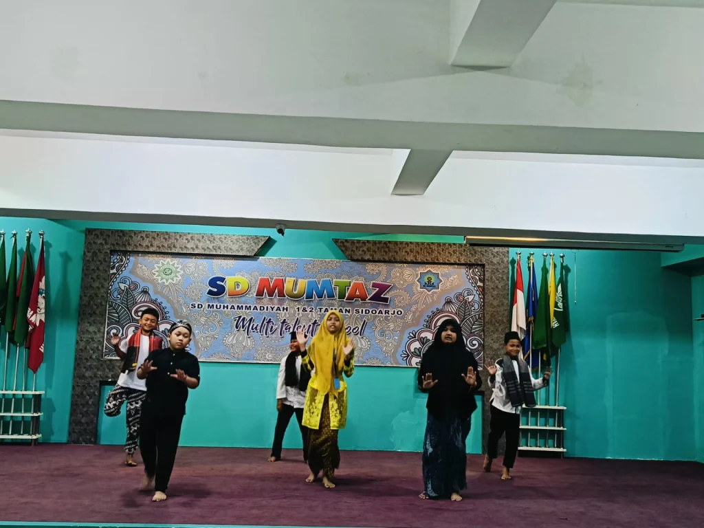 SD Mumtaz Gelar PAT PJOK Kelas V dengan Senam Anak Indonesia Hebat Berbusana Adat