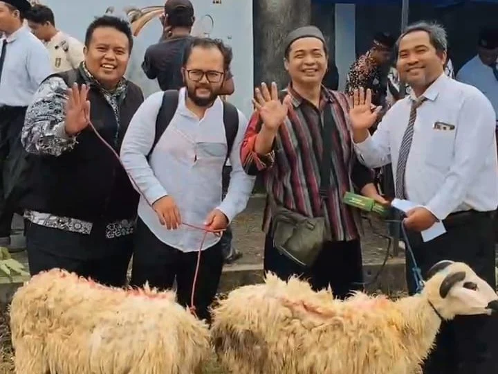 Kuatkan Ekosistem Pendidikan, SMA Muhi Salurkan 46 Hewan Kurban