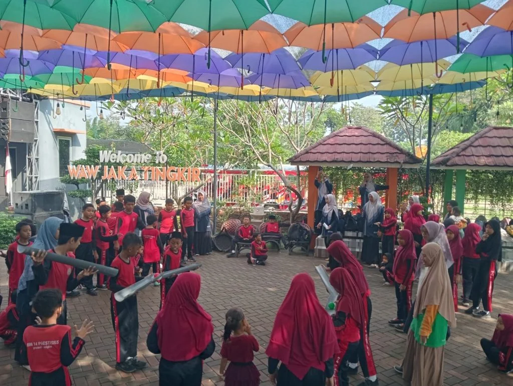 Pembelajaran Holistik di Alam Terbuka: Perjalanan Seru Outing Class MIM 14 Prestisius