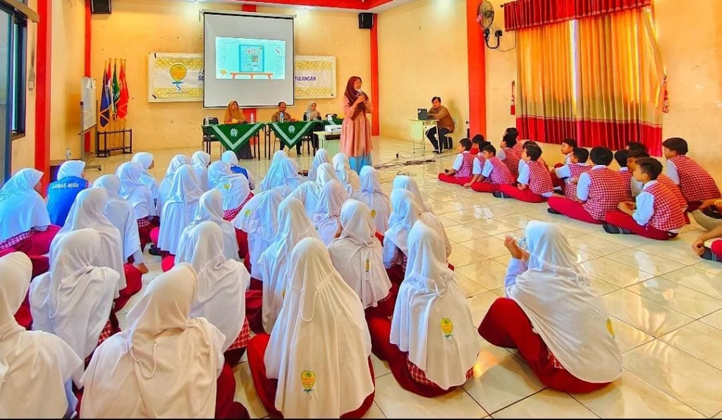 Hallo Dik: Ajang Motivasi dan Silaturahmi Antar Angkatan Sekolah Kreatif SD Muhammadiyah 2 Tulangan