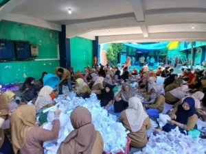 Hebat! SD Mumtaz Bagikan 2.400 Paket Daging Kurban