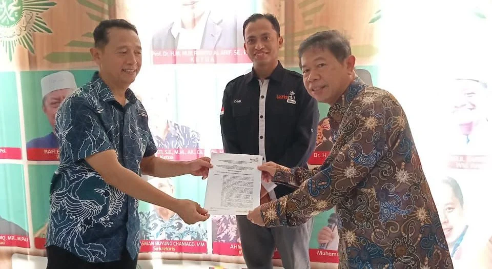 Lazismu PDM Jakarta Timur Serahkan 4 SK Amil Kantor Layanan