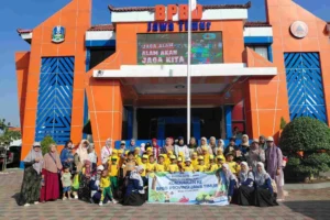 Kunjungan ke BPBD, KB TK ABA 7 Kalidawir Latih Anak Tanggap Bencana