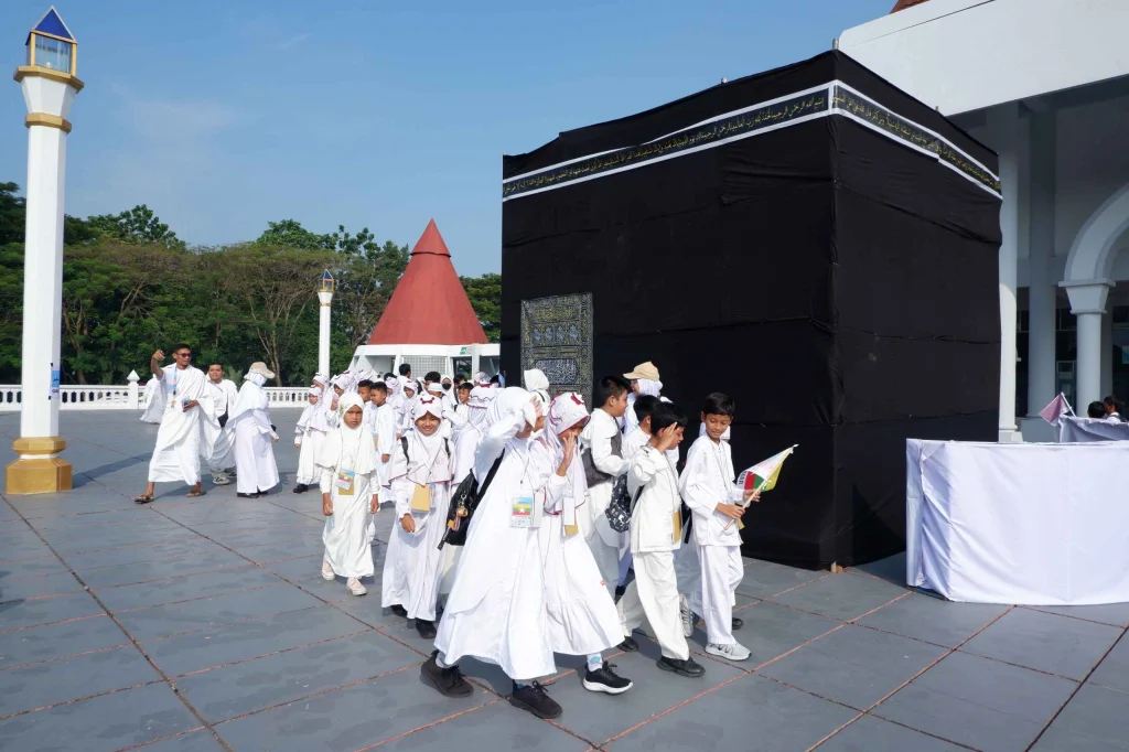 Terik Matahari Tak Mengusik Kemeriahan Manasik Haji Anak Mimsapa