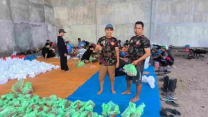 PRM Jalen Bagikan 750 Paket Daging Kurban kepada Warga Sekitar