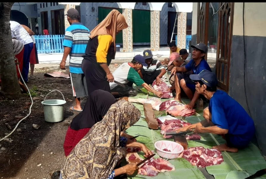 Takmir Masjid Al-Huda Sumberjo Sembelih 1 Sapi dan 2 Kambing