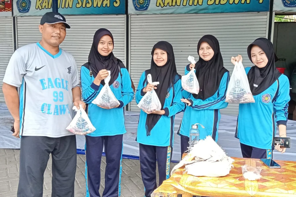 Ortom SMK Muda Genteng Kompak Jadi Panitia Kurban