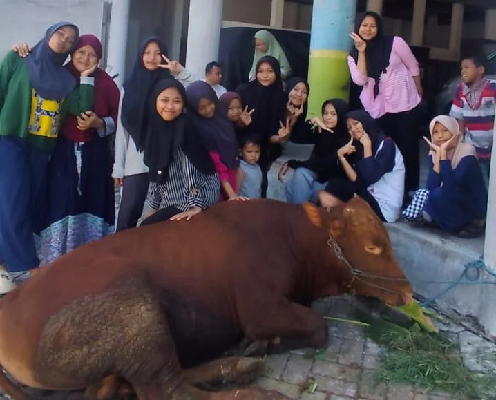 Berkah Kurban Membawa Senyuman di Pantimu Gresikan