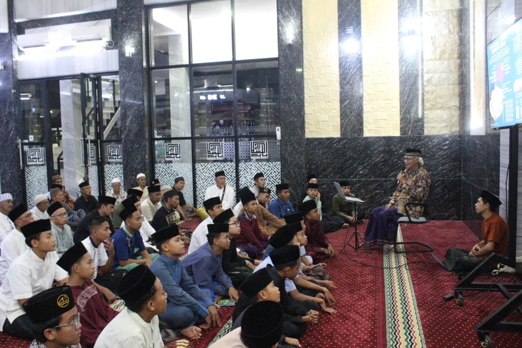 Kuliah Santri: Bahaya Mikroplastik Terhadap Lingkungan, Kesehatan, dan Relevansinya Terhadap Tugas Kholifah di Muka Bumi