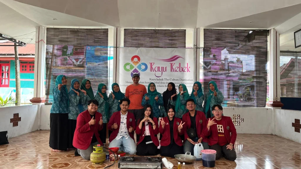 Mahasiswa HI UMM Sulap Limbah Rumah Tangga Jadi Lilin Aromaterapi