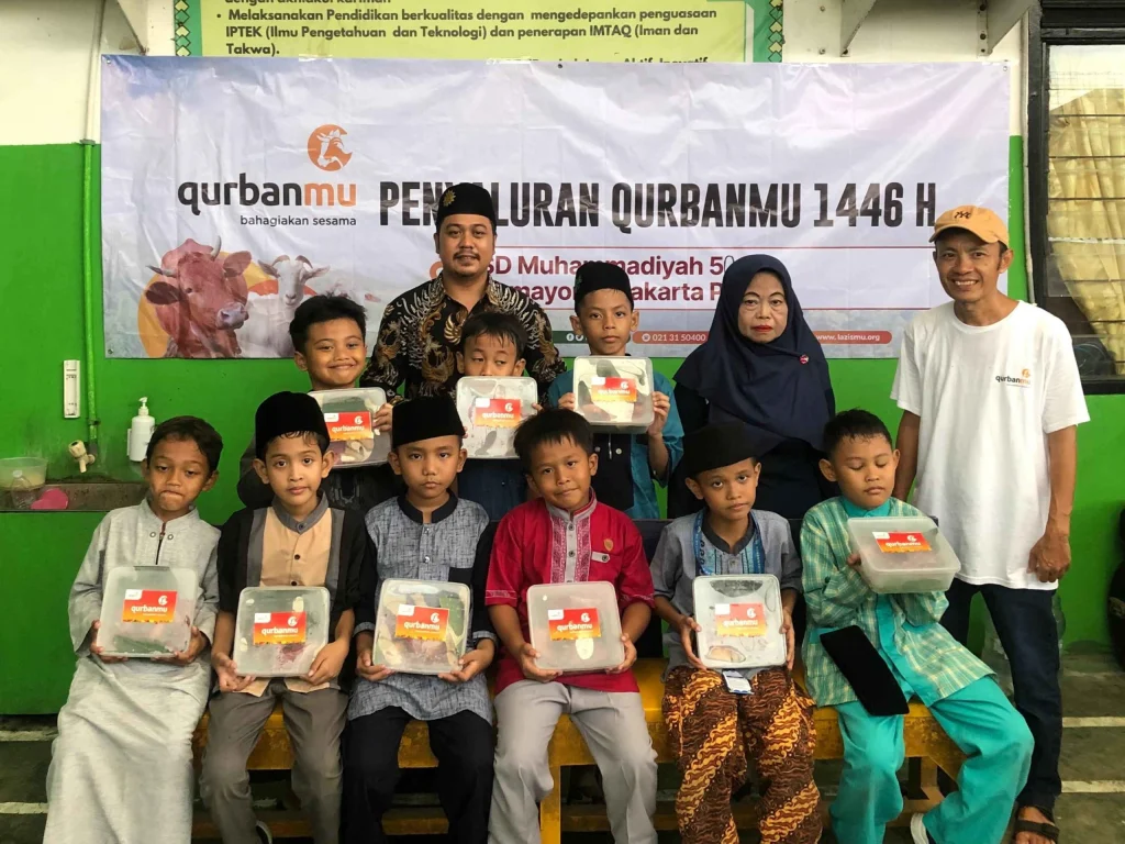 Kolaborasi Lazismu dan Telkom Grup Bahagiakan Warga Kemayoran Lewat Kurban