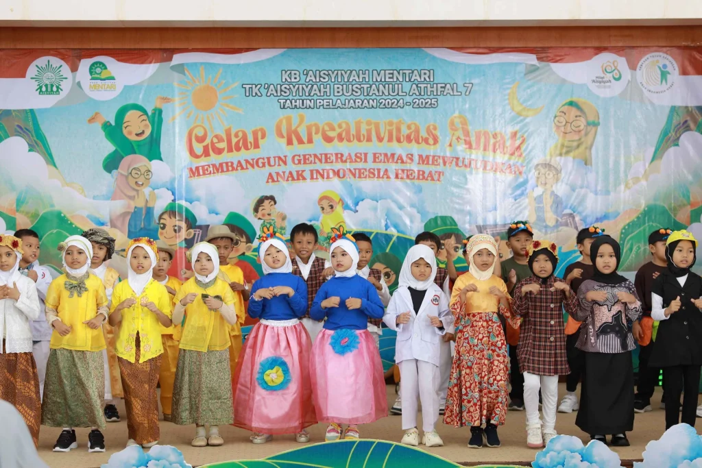Anak PAUD Aisyiyah Mentari Percaya Diri Tampil di Panggung Gelar Kreativitas