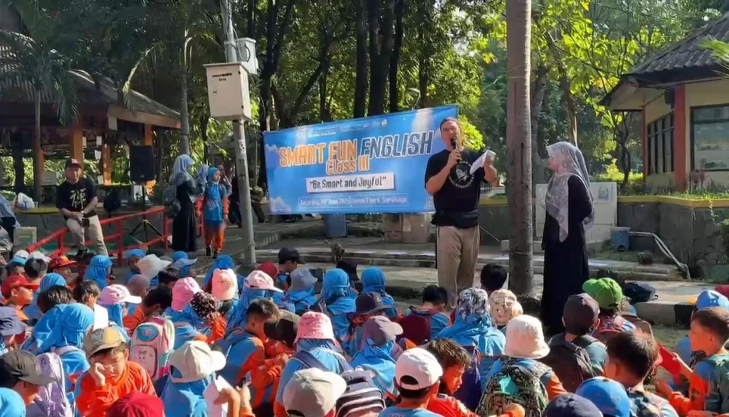 Serunya Smart Fun English SD Mudipat, Hadirkan Guru Tamu dari AS