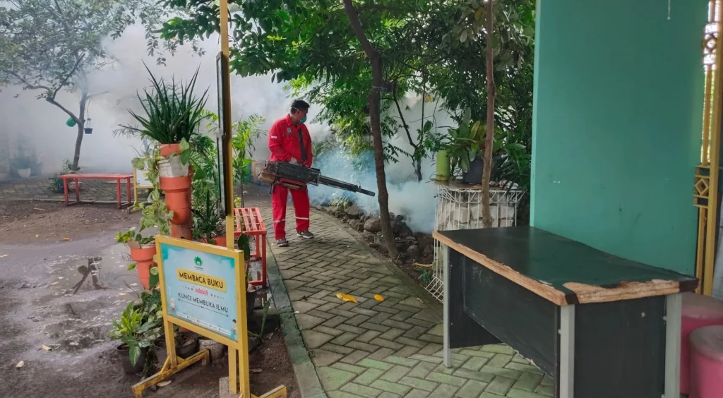 SD Almadany dan TK ABA 34 Kedanyang Adakan Kegiatan Fogging