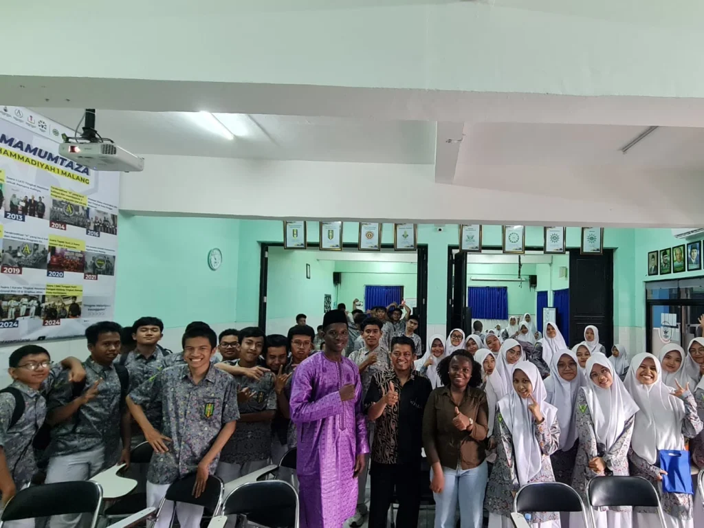 Belajar Langsung dari Native, Siswa Mamumtaza Didorong Siap Kuliah ke Luar Negeri