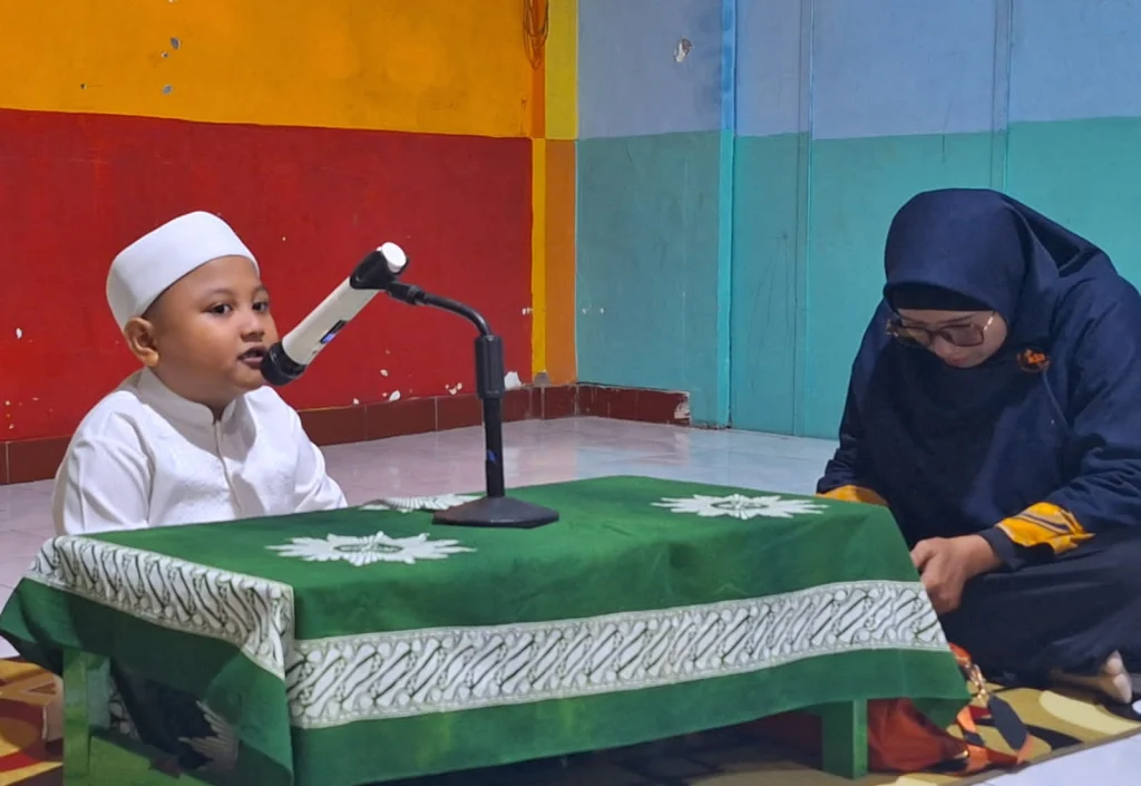 Persembahkan Mahkota Cahaya, Siswa TK Aisyiyah 05 Surabaya Tuntaskan Tasmi’ Bil Ghoib Juz 30 Sekali Duduk