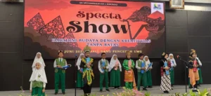SD Muhammadiyah 1 Kebomas Selenggarakan Acara Pelepasan Siswa dengan Meriah