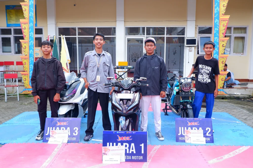 Tak Hanya Bisa Liputan, Anak Jurnalis Menangkan Kontes Sepeda Motor SMK Models