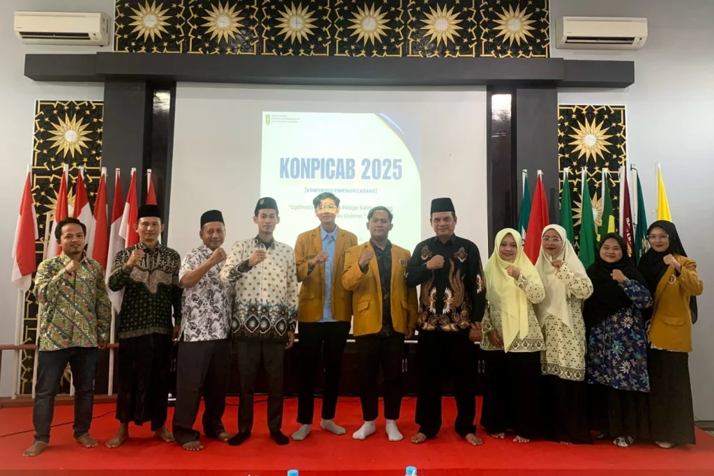 Pemuda Penjual Es Ini Pimpin IPM Solokuro dengan Cemerlang