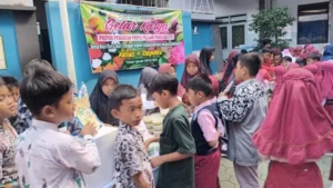 Serunya Berjualan Kuliner Tradisional di Gelar Karya Proyek P5 SD Muhita