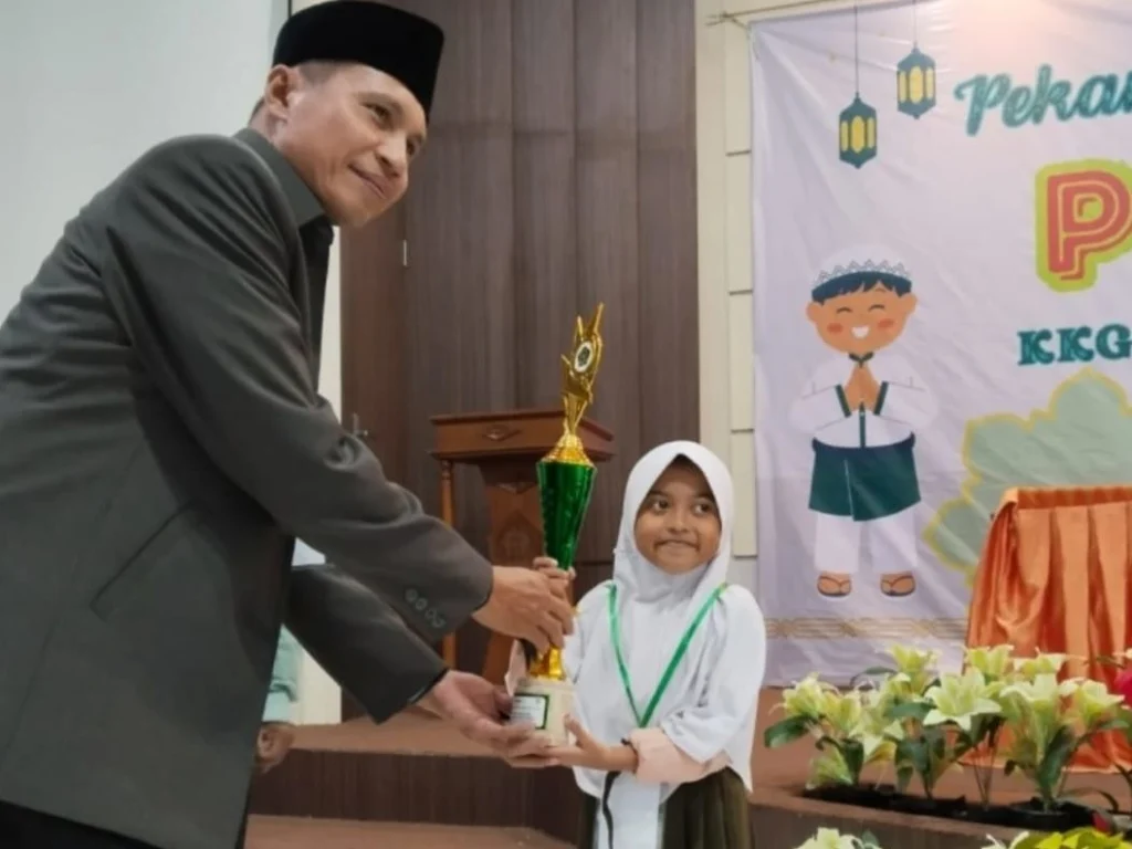 Prestasi Gemilang! Dua Siswa SD Muwri Sabet Juara MHQ Kabupaten Gresik