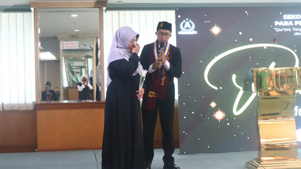 Bukan Sekadar Perpisahan: Hujan Air Mata warnai Punawiyata SMPM 7