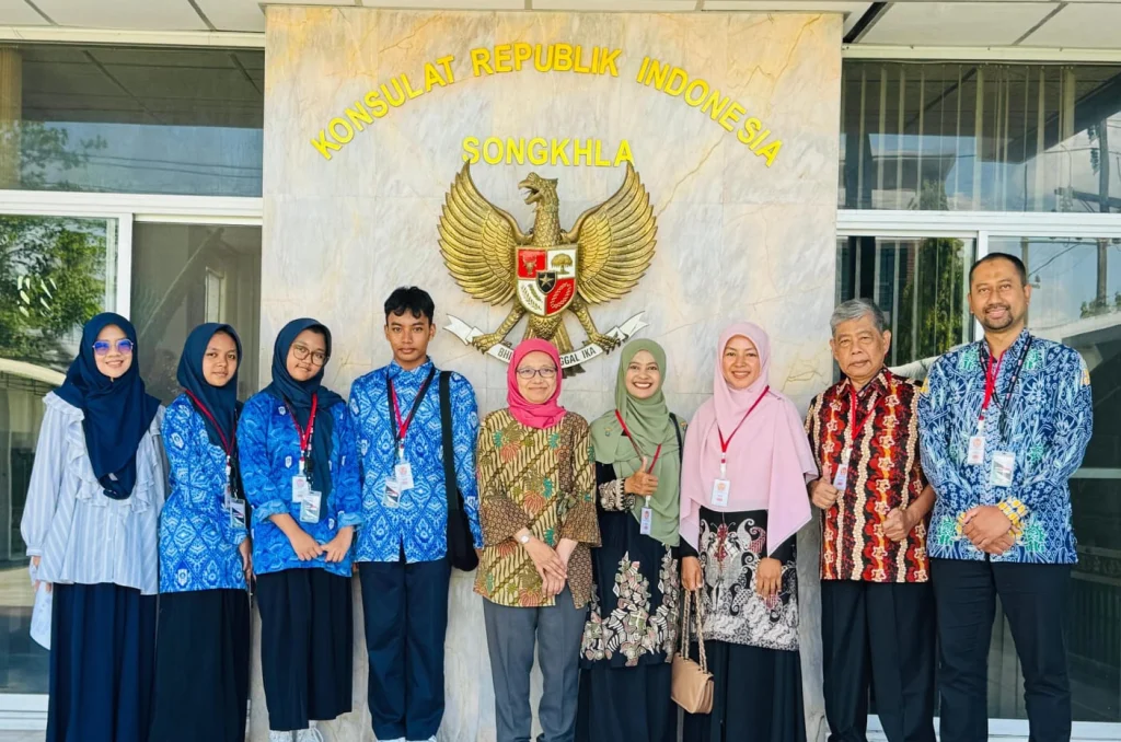 Kunjungan Diplomatik SMP Muhammadiyah 8 Batu ke Konsulat RI di Thailand