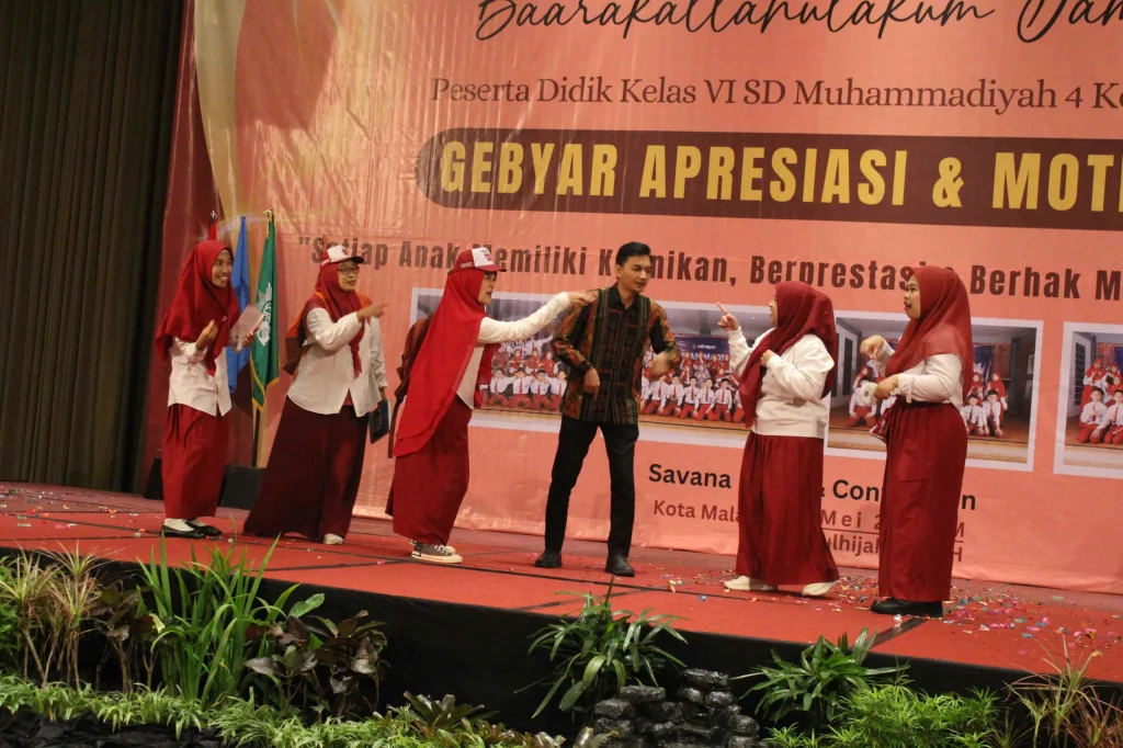 Kolaborasi Hangat SD Mupat: Walimurid Turut Pentas di Acara Perpisahan