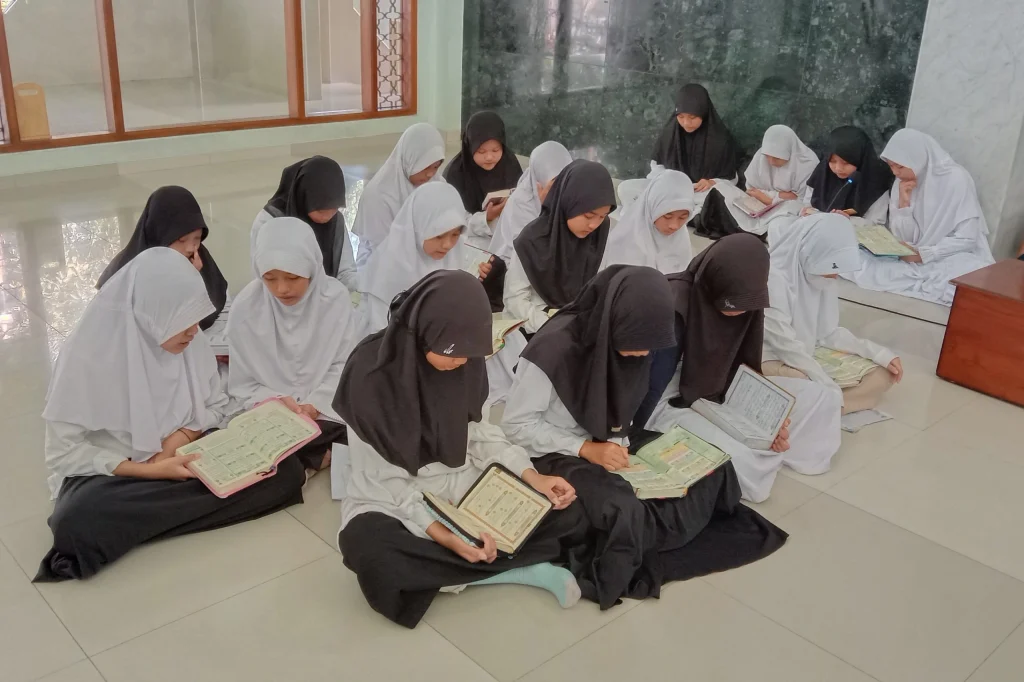 Munaqosyah Hari Kedua, SD Muhtar Uji Hafalan Kelas Atas