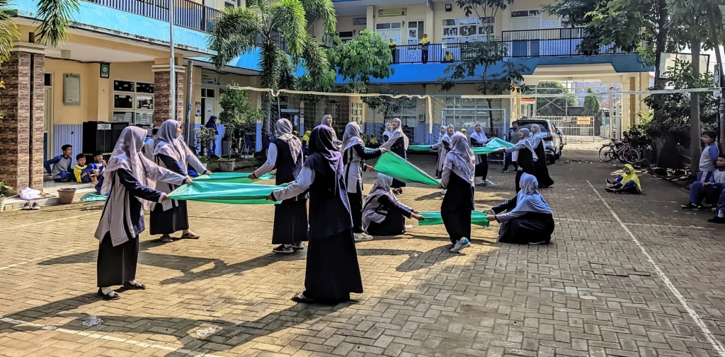 Class Meeting Penuh Aksi! Keseruan Guru dan Karyawan Berlaga di Mini Soccer & Water Volleyball SD Muhdelta