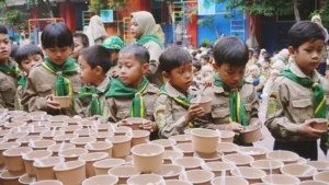 Keseruan SD Mugres Makan Bersama 3000 Bakso