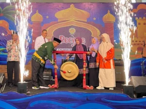 SD Muhammadiyah Bangil Edukasi Lingkungan lewat Fashion Show Daur Ulang