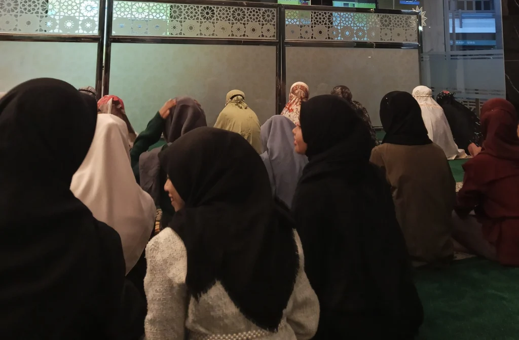 Pengajian Ahad Pagi Masjid Faqih Usman Gresik: Tegaskan Ilmu, Iman, dan Amal sebagai Pilar Agama