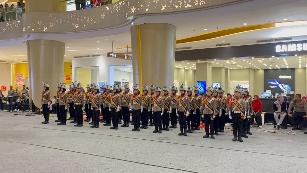 Siswi Mimsapa Wakili Pocil Polres Kediri di Atrium Trans Icon Mall Surabaya