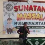 Juru Sunat Motivasi Peserta Sunatan Massal: Lawan Takut, Jadi Laki-Laki Sejati