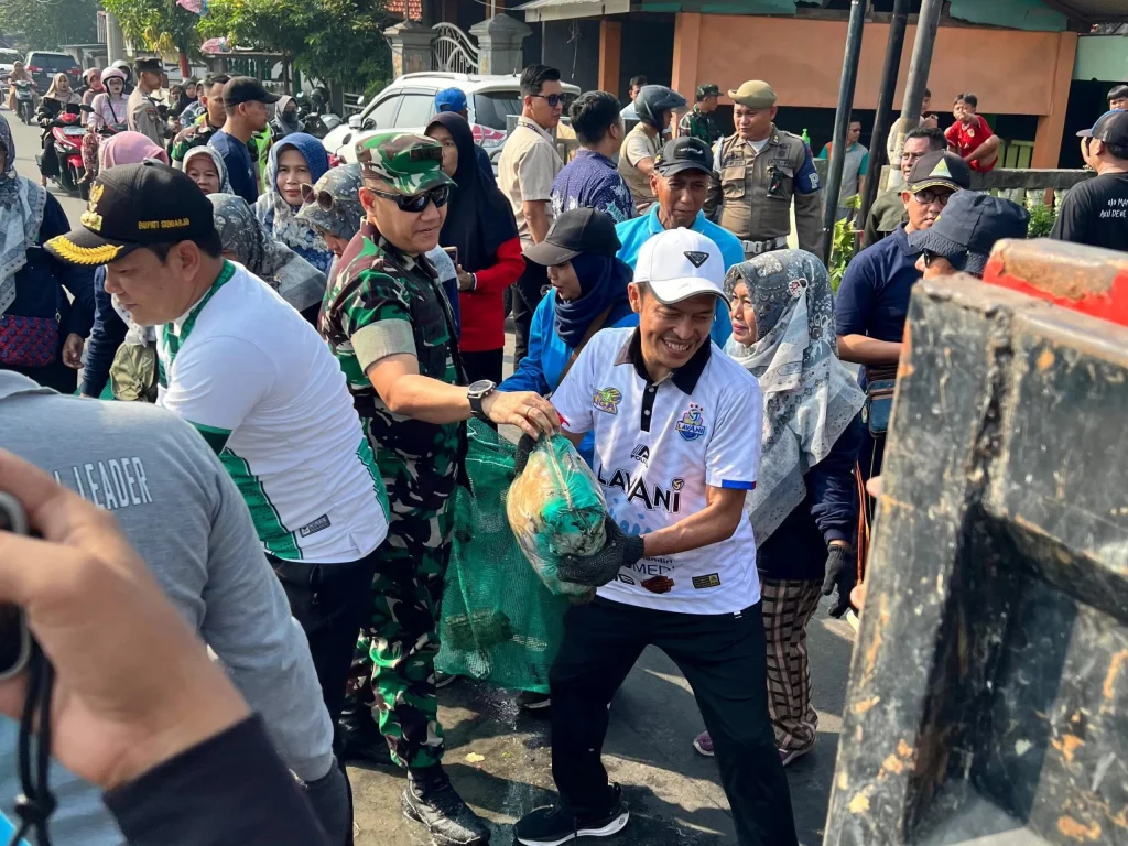 Dedi Irwansa Gandeng SungaiWatch, Angkat 1,4 Ton Sampah Sungai