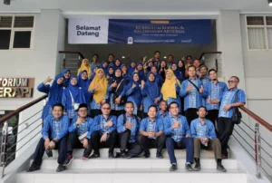 Guru Ponpes Modern Muhammadiyah Paciran Datang Rombongan Ikuti Seminar Koding dan AI