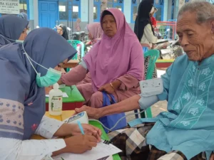 Semarak Milad Muhammadiyah 116 PRM Klepek Sukosewu Adakan Pengobatan Gratis