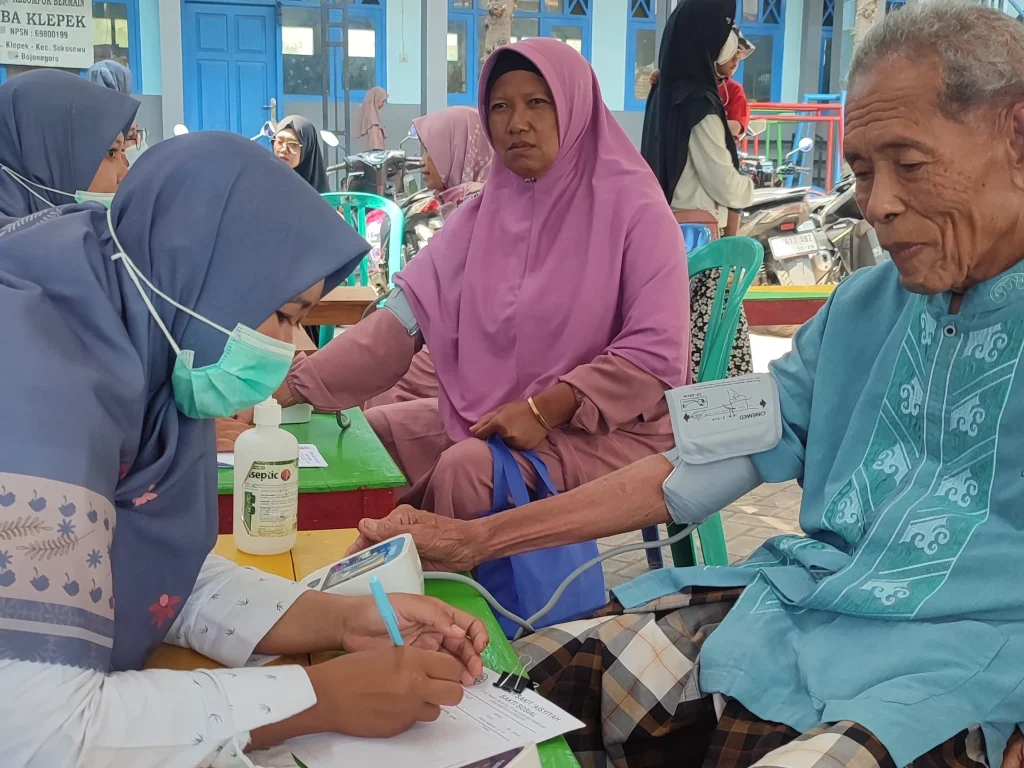 Semarak Milad Muhammadiyah 116 PRM Klepek Sukosewu Adakan Pengobatan Gratis