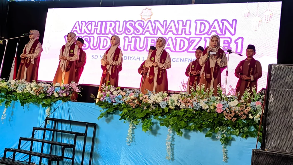 Persembahan Siswa Kelas VI Sukses Buat Haru Tamu Undangan, Orang Tua, dan Asatidzah