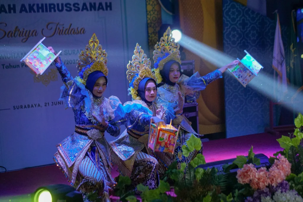 Creative Stage SMK Muhammadiyah 2 Surabaya Bawakan Kombinasi Unik antara Budaya Islam dengan Jawa