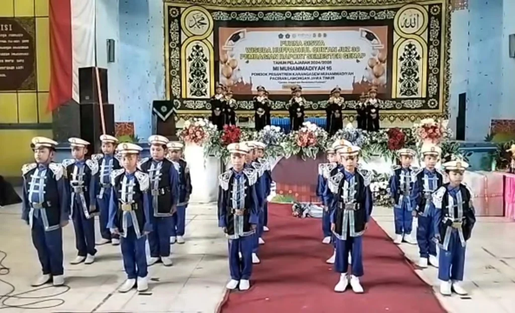Paskibra MI Munamlas Karangasem Tampil Memukau di Purna Siswa