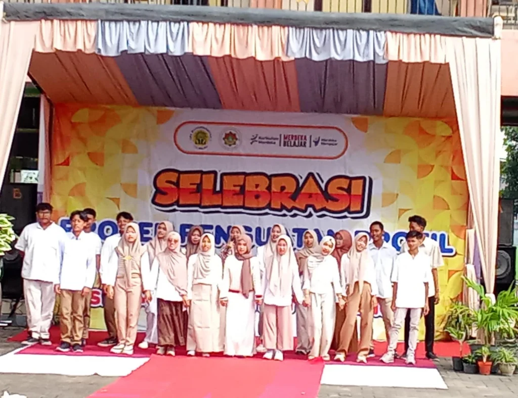 Selebrasi P5 Smamuga: Kreativitas Siswa dan Tarian Petis Memikat