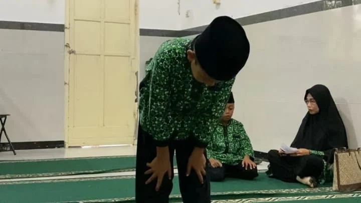 TPA Sahabat Jalen Uji Praktik Shalat Santri Secara Teliti
