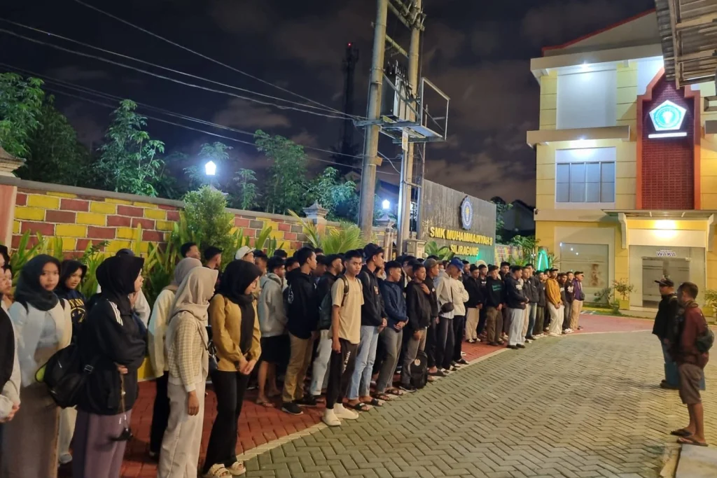 Studi Industri, Siswa Teknik Alat Berat SMK Models Kunjungi United Tractors