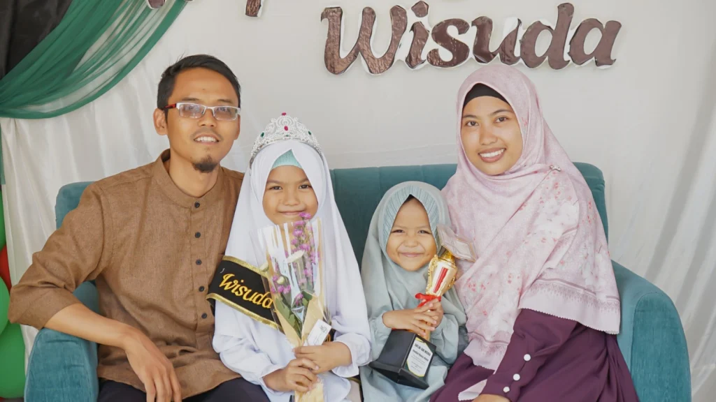 Khadijah, Bintang Kecil Penghafal 9 Juz dari Malang